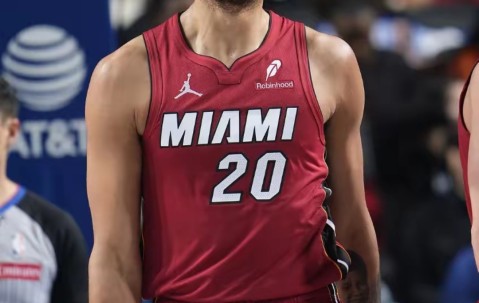 九游APP-Doinb迎来三赛季出色发挥，德国队观众热烈欢呼！